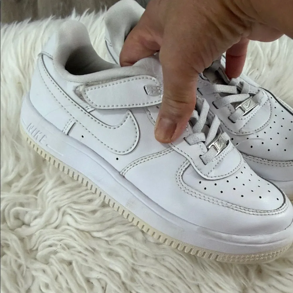 Nike White Leather Sneakers Size 1Y